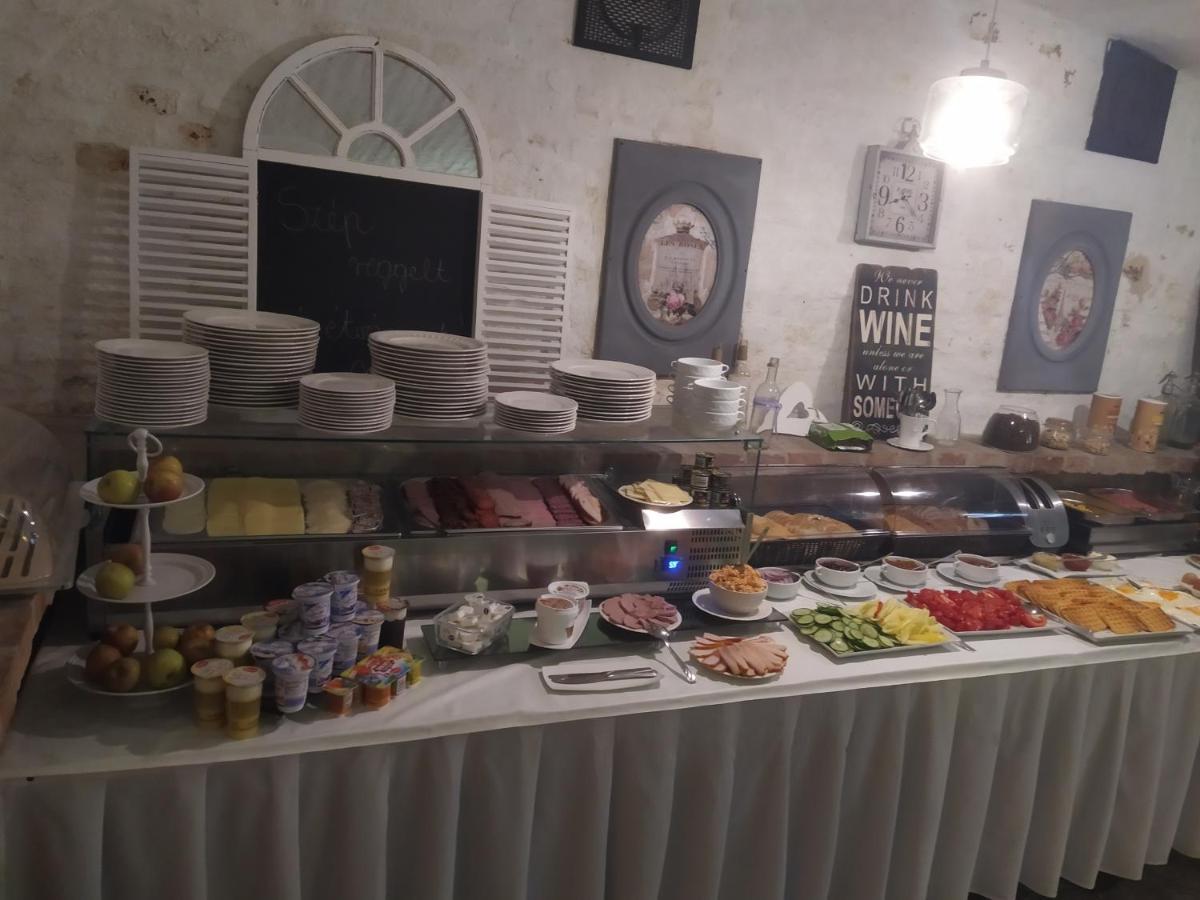 Gyula Panzio Hotel Luaran gambar